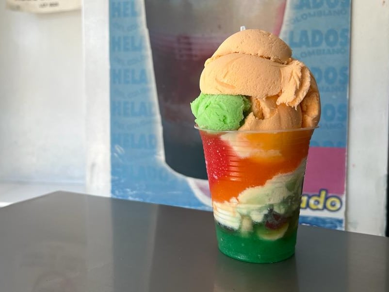 Los granizados en la Heladería El Crucero se pueden pedir con frutas, helados y dos tipos de leche.