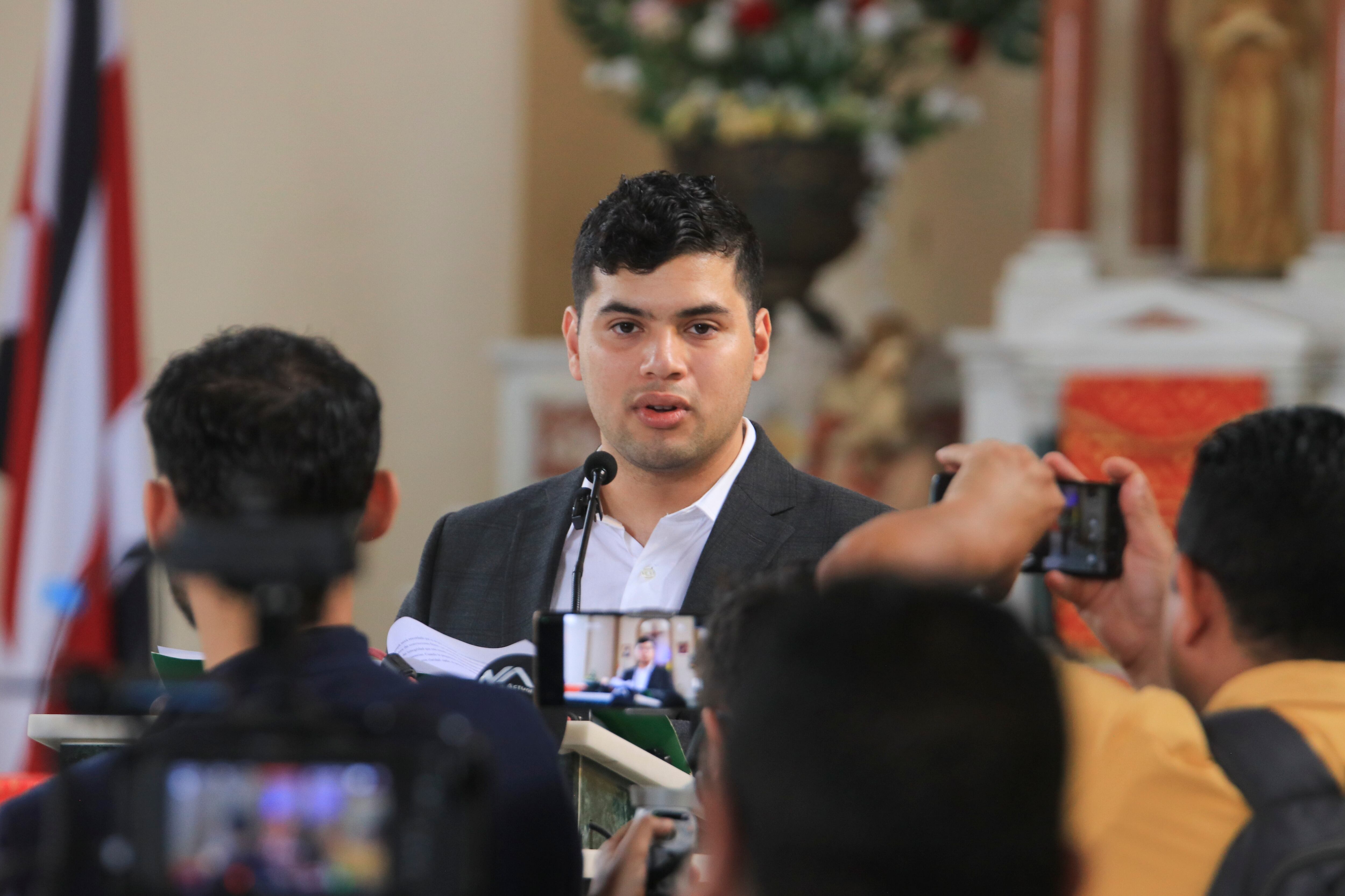 22 de junio 2025
San José, Iglesia de las Ánimas
Funeral del exmilitar nicaragüense Roberto Samcam quien vivió exiliado en Costa Rica desde 2018.
En la foto: Gabriel Samcam Vargas, (hijo)
Fotografía: Jonathan Jiménez Flores