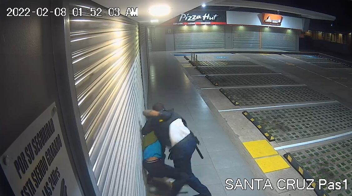 Guarda se defiende de asaltante en Santa Cruz. Foto cortesía Guana Noticias.