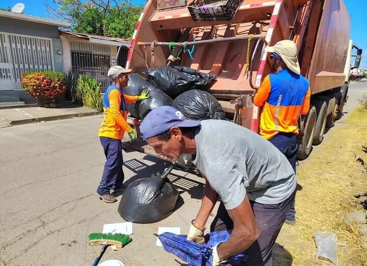 Alfredo Contreras, exjugador de Puntarenas vive una vida plena como recolector de basura. Cortesía.
