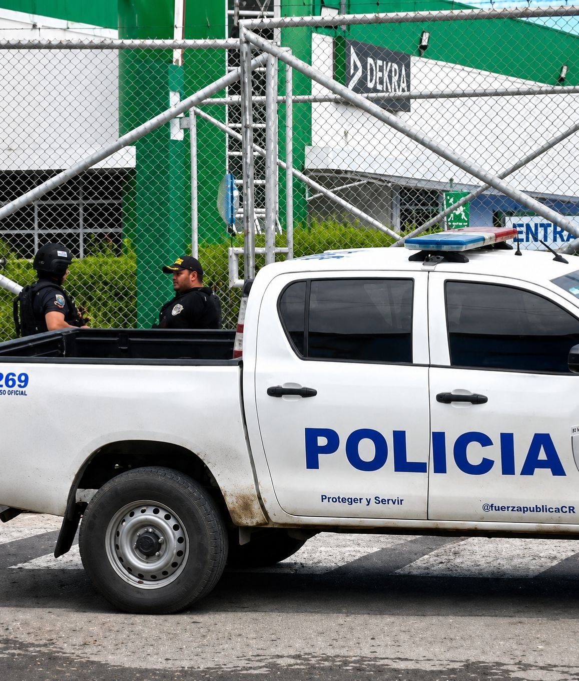 Homicidio de guardas en Dekra Puntarenas. Foto Facebook.