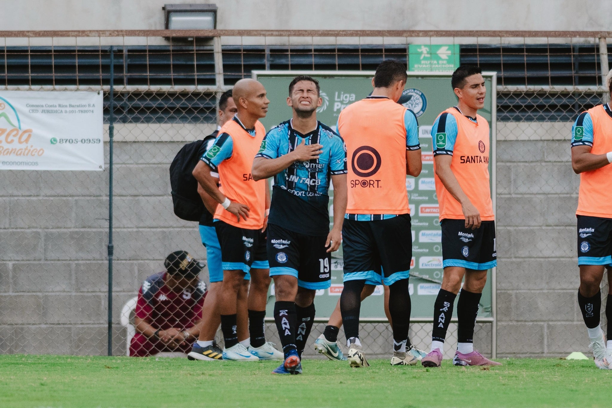 Santa derrotó 2-1 al Saprissa. Geancarlo Castro anotó el segundo gol de Santa Ana