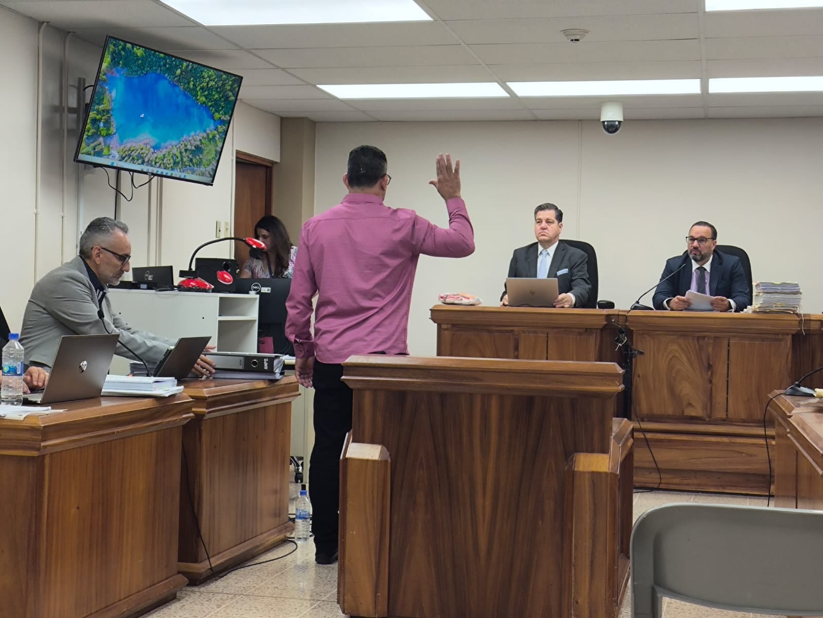 Un hombre de apellido Ramírez, dueño del apartamento en el que Nadia Peraza habría sido asesinada y descuartizada reveló lo que ocurrió el día en el que la mamá de la muchacha ingresó al lugar. Foto: Adrián Galeano