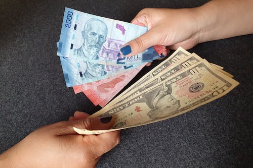 ¿Le gustaría elegir si recibe su salario en colones o dólares? Ojo con esta información