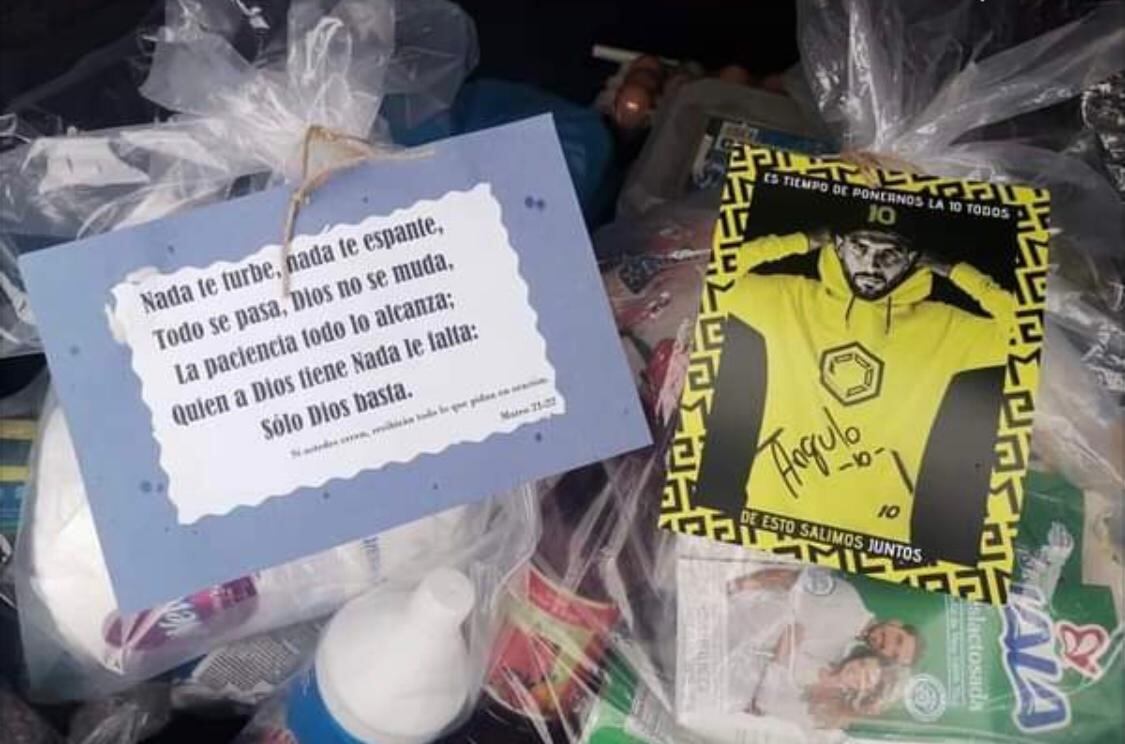 Donación de alimentos de Marvin Angulo y sus amigos.