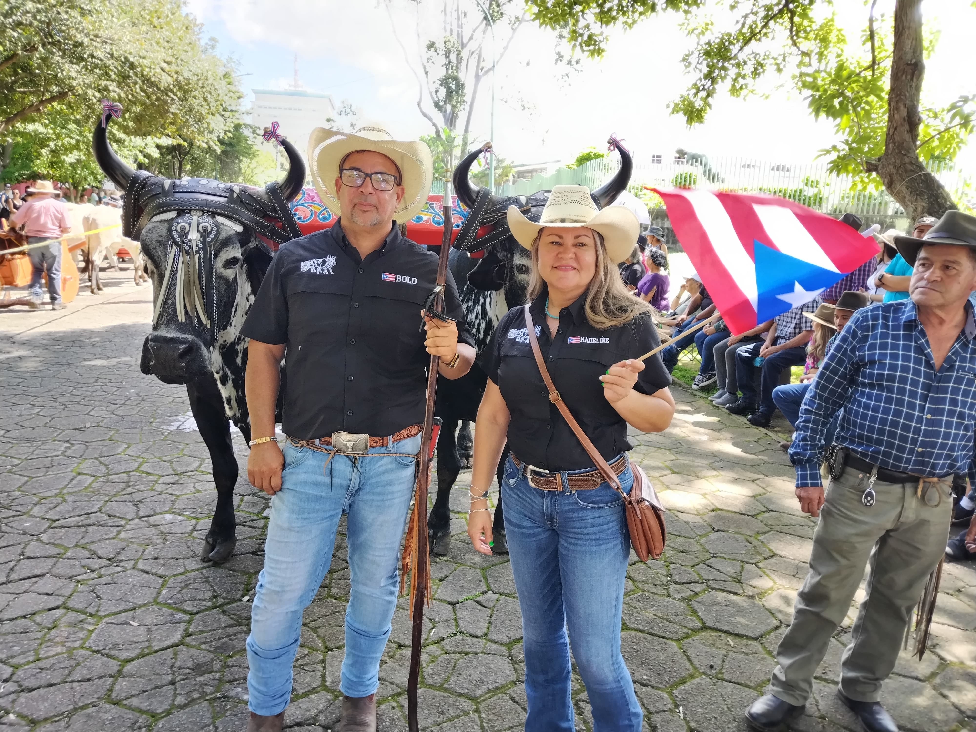 La edición XXV del Desfile de Boyeros se vivió el 25 de noviembre del 2023 en el Parque Metropolitano La Sabana. En la foto, Jorge "Bolo" Negrón y Madeline Torres; boyeros puertorriqueños que vinieron al Desfile de Boyeros 2023.