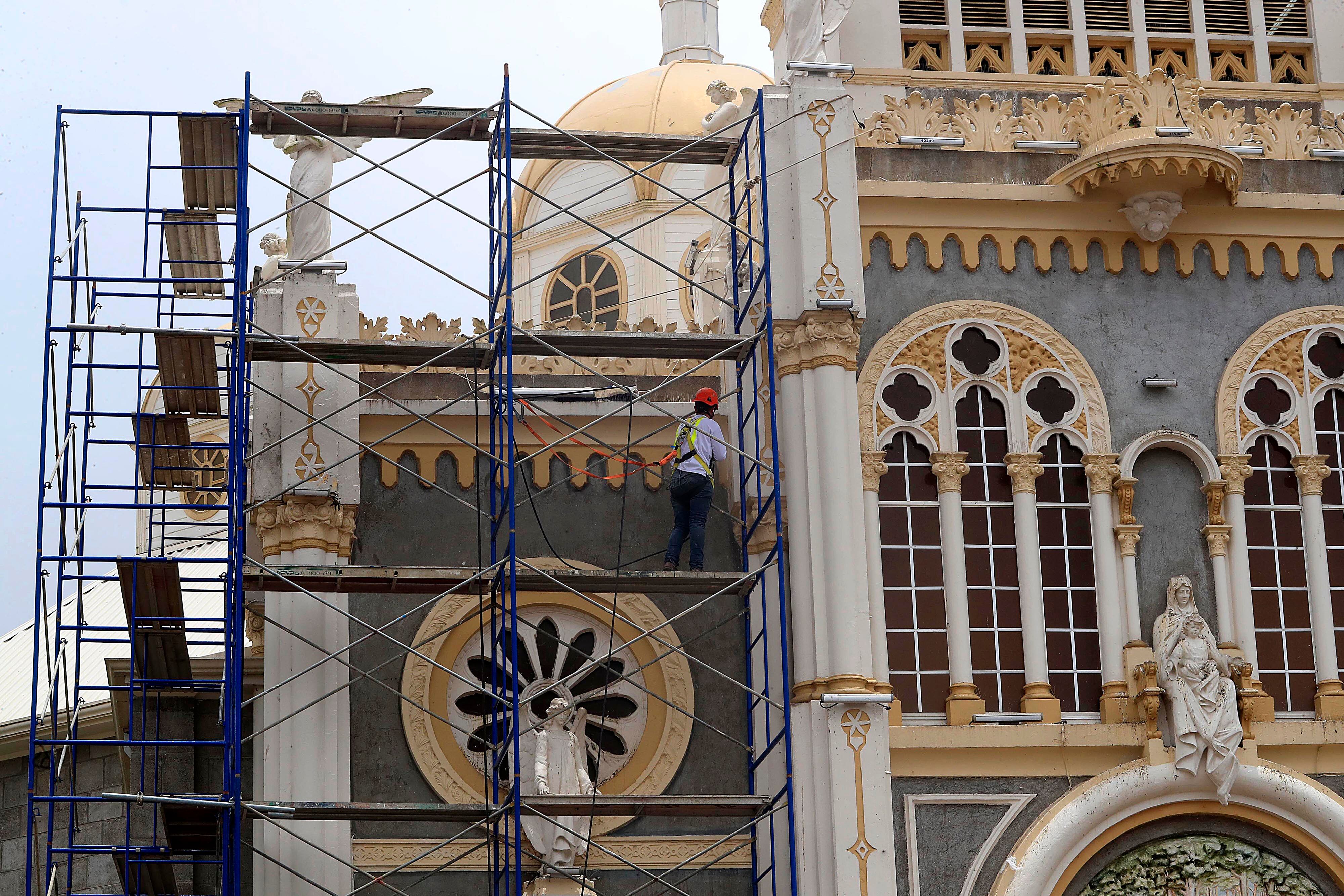 07/09/2023      Cartago. Desde esta semana y hasta finales de setiembre se estarán realizando trabajos de mantenimiento y embellecimiento en el techo, paredes y aceras de la Basílica de los Angeles, así como le reconstrucción total de la “pilita” del agua bendita.