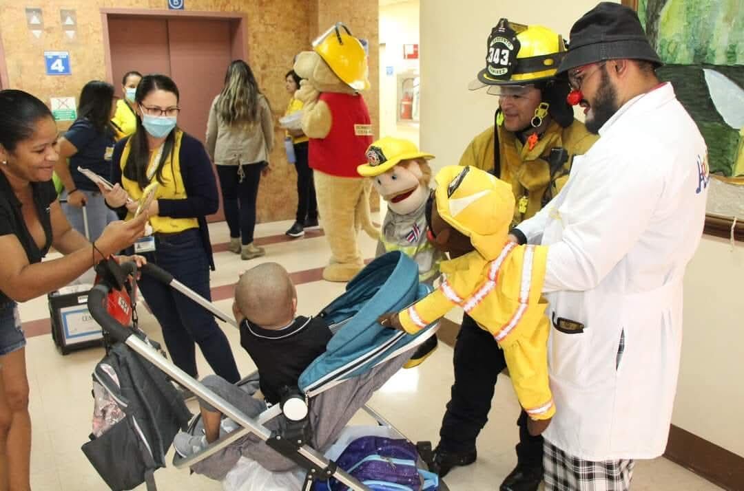 Tavito y Monchito son dos bomberos muy especiales, muy dedicados y con una misión muy especial: prevenir a los niños para que ninguno se queme en un incendio