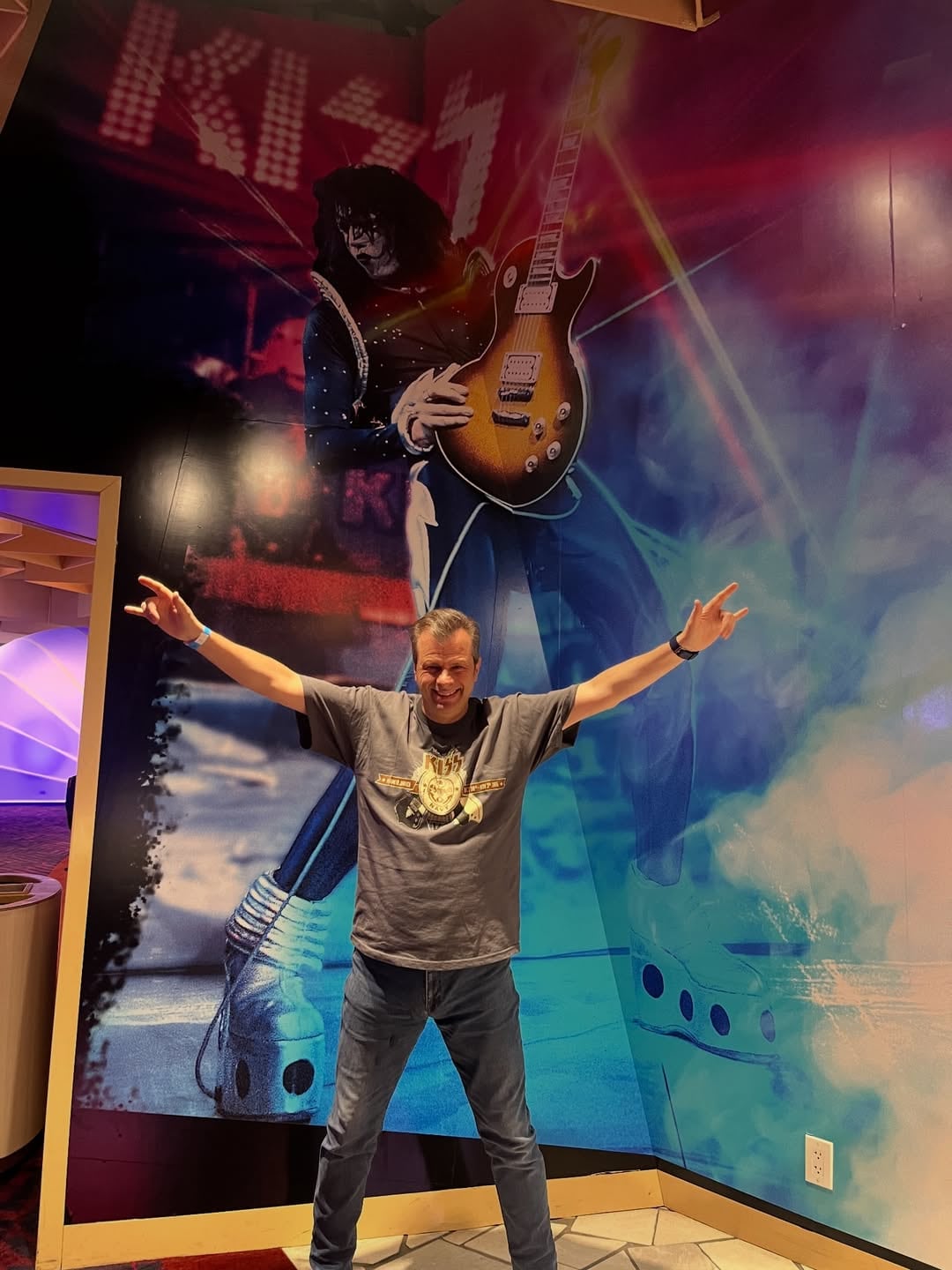 Fernando De Narvaez, diseñador colombiano y creador de la familia Zumbi. Fotos cortesía y archivo La Nación