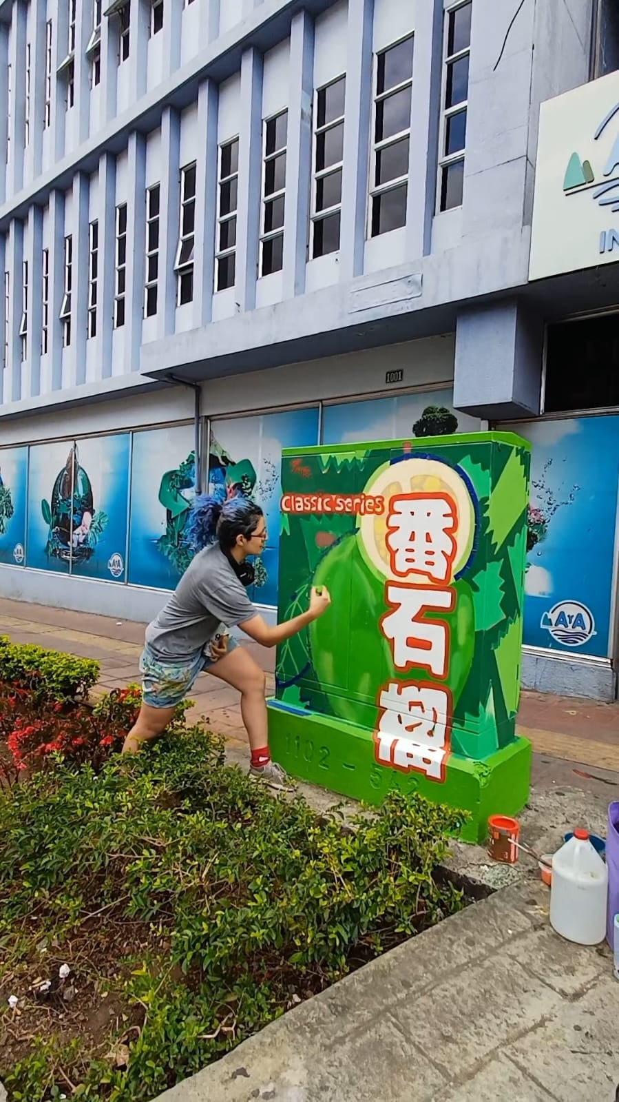 Las paredes de San José la vieron crecer y ahora las de Hong Kong serán su próximo lienzo. Diana Gabriela Morales Soto, vecina de Barrio La Cruz y conocida en el mundo artístico como “Ravs”, tiene apenas 24 años y ya se prepara para representar a Costa Rica en uno de los festivales de muralismo más importantes del planeta: Meeting of Styles (Encuentro de Estilos).