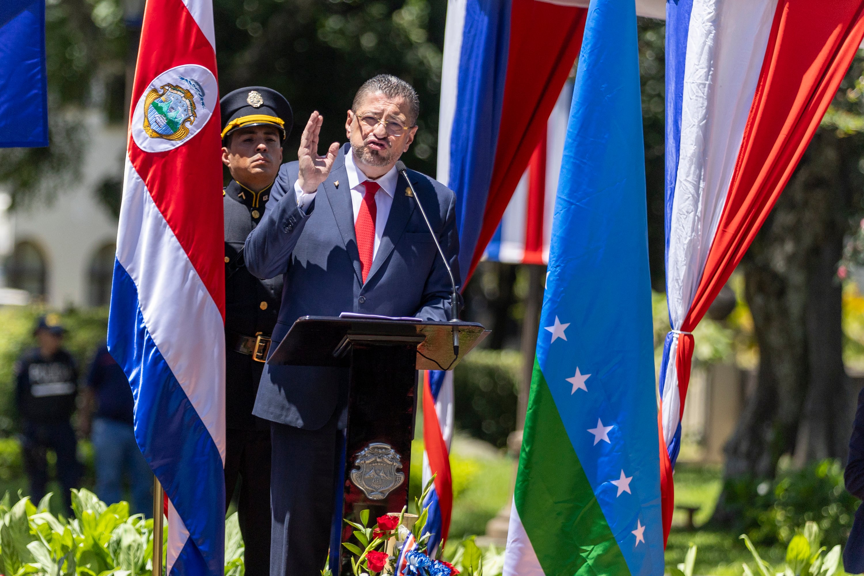 15/09/2024, San José, Paruqe Nacional y Avenida Segunda, celebración del acto cívico de los 203 años de independencia y el desfile de las bandas de las escuelas y colegios de San José, en el acto cívico estuvo el presidente de la república Rodrigo Chaves junto a la primera dama Signe Zeikate, y el alcalde de San José, Luis Diego Miranda, tambien ministros y diputados junto a varios diplomaticos.
