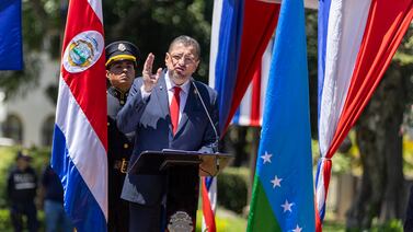 Rodrigo Chaves se pronuncia ante la crisis por huracán Rafael y anuncia medidas de emergencia