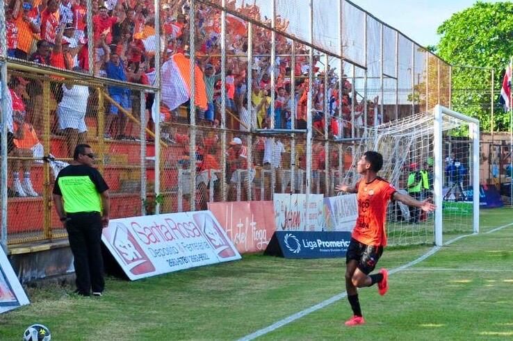 Dariel Castillo anotó el segundo gol de Puntarenas
