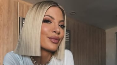 Actriz Tori Spelling fue hospitalizada junto a cuatro de sus hijos tras ser embestidos en grave accidente