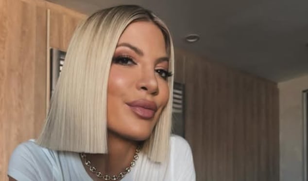 La actriz Tori Spelling es recordada por su papel de Donna en la serie 'Beverly Hills 90210'.