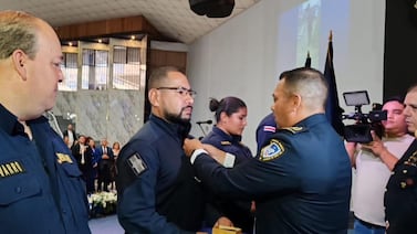 Policía que rescató a bebé en Hatillo venció la leucemia, un derrame cerebral y un disparo para ver un milagro
