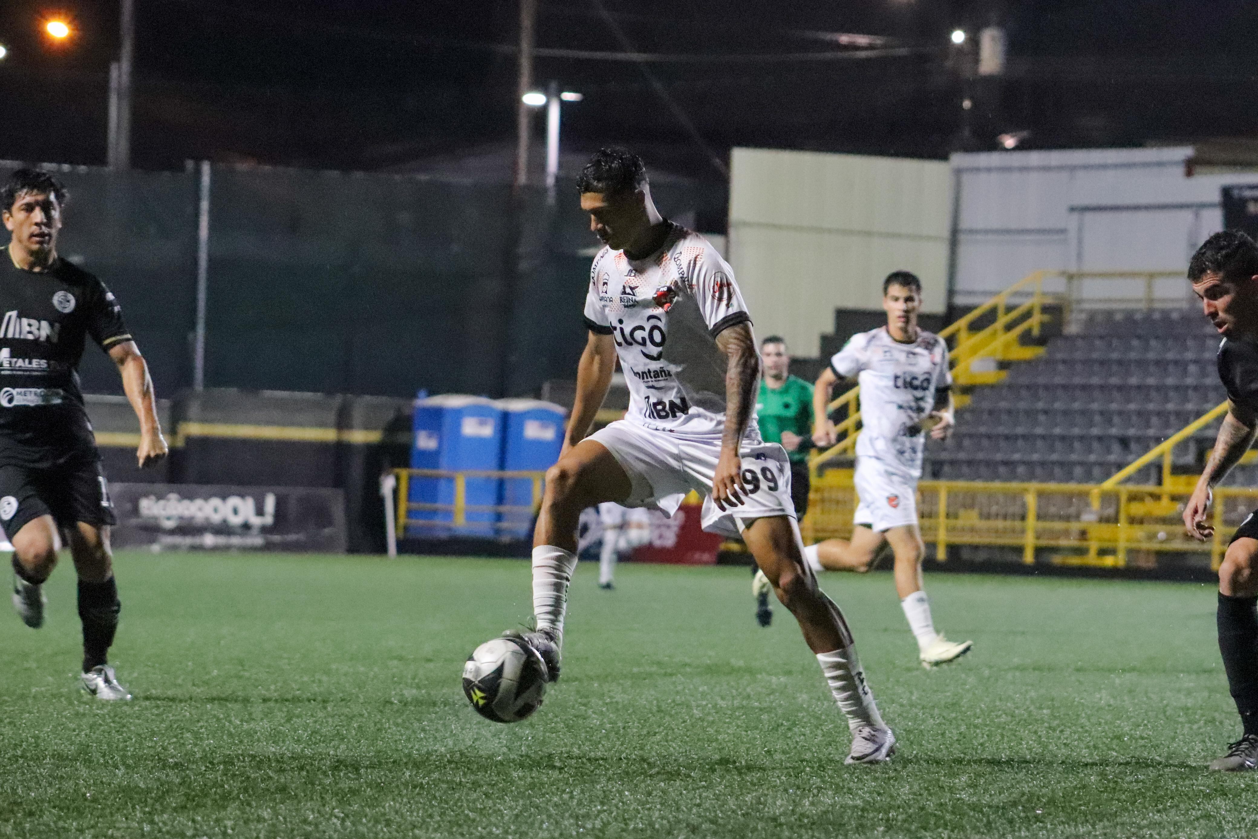 Puntarenas FC por lapsos intentó empatar, pero no le salió el plan. Foto: Prensa PFC.
