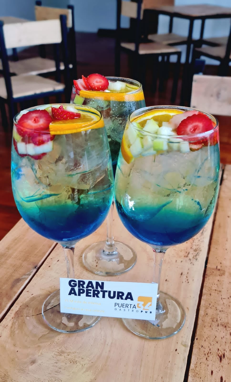 En barrio Escalante hay un nuevo restaurante, se llama Puerta 34, es el homenaje que le hace Tatiana Mora Agüero a su hermano piloto Esteban Mora, quien falleció en un accidente aéreo en el 2018