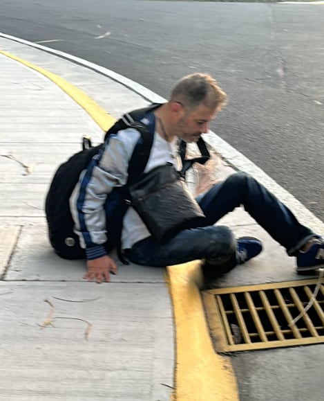 माजी प्रस्तुतकर्ता जेफ्री पाल्मा आठवड्याच्या शेवटी एस्कझूच्या रस्त्यावर वाईट मूडमध्ये पकडला गेला.