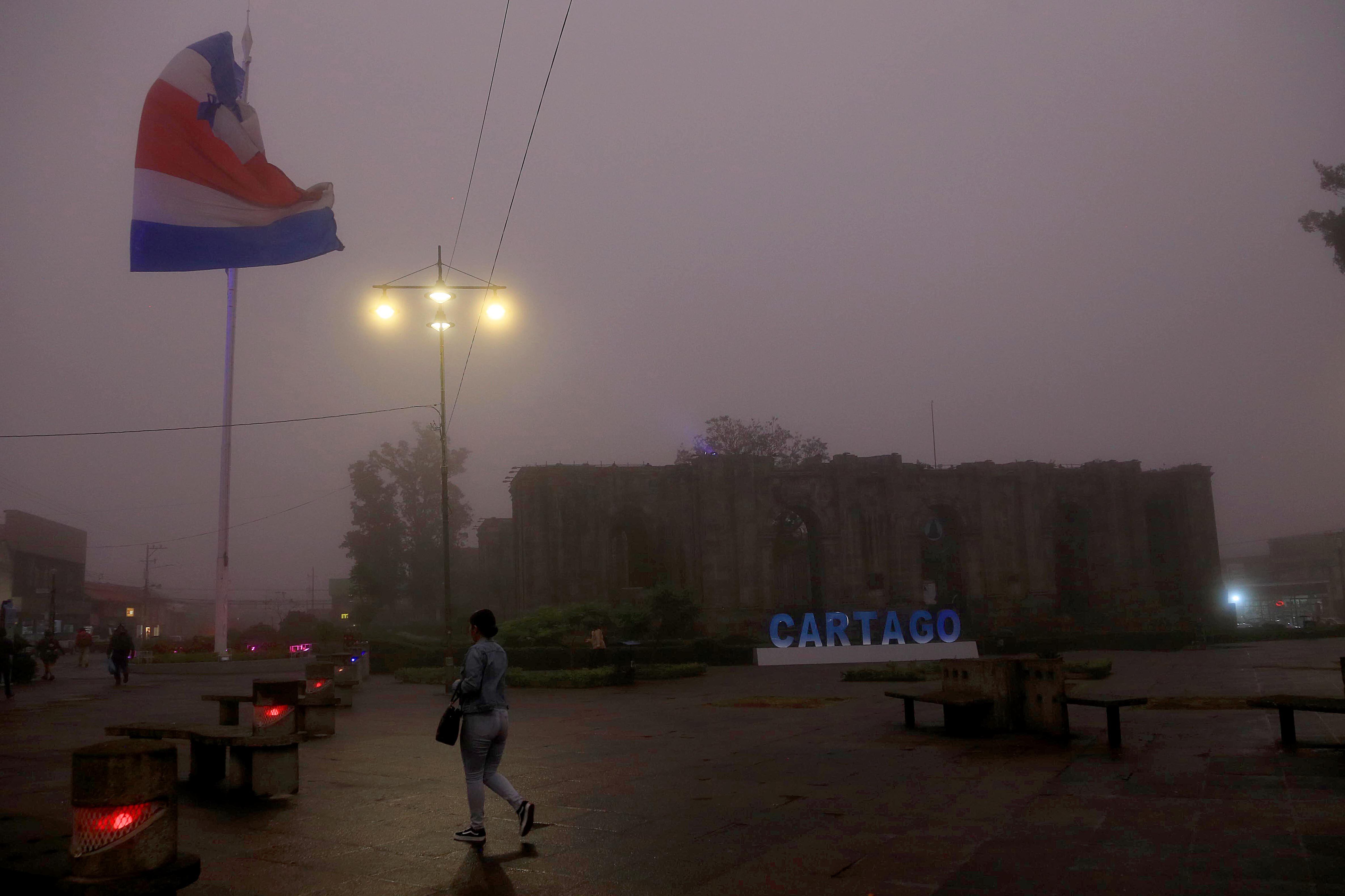 20/02/2024 Cartago. La neblina y el frío reina en la Ciudad de las Brumas. Las bajas temperaturas y fuerte viento las genera el empuje frío que atraviesa el país. Foto: Rafael Pacheco Granados