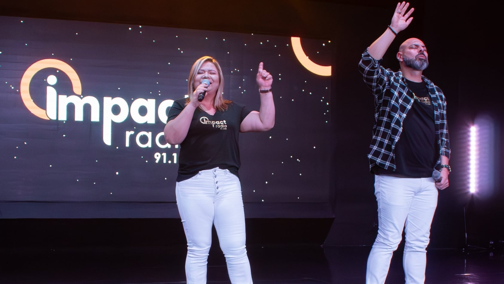 Con un poderoso mensaje de restitución, el pasado viernes 4 de agosto, el director de la emisora Impact Radio y líder de la Iglesia Impact, Iván Vindas, volvieron a encender el micrófono