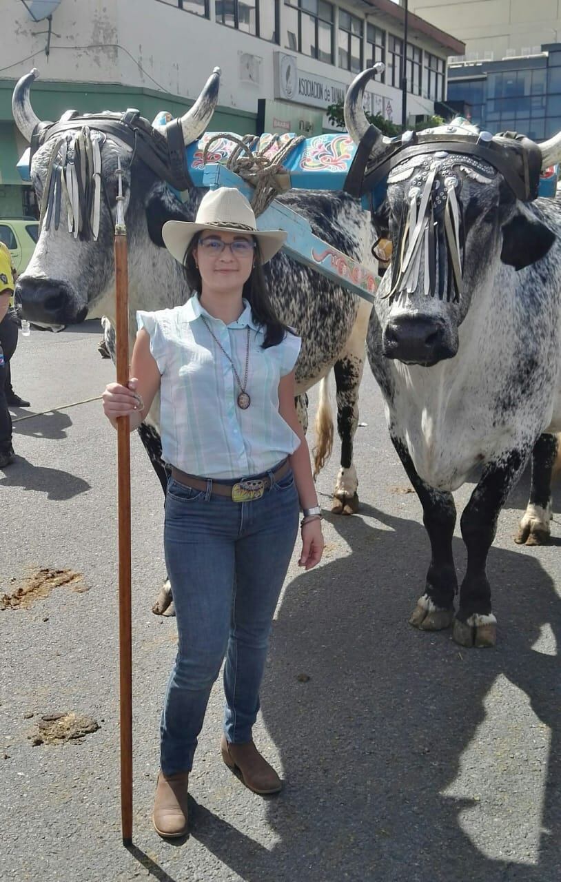 Marta Rojas Rojas, vecina de San Luis de Zarcero, es tan amante del boyeo que decidió abrirse una página en Facebook, la cual se llama “La Boyerita”, en la cual se ha concentrado en rescatar la tradición del boyeo, mediante la publicación de fotos.