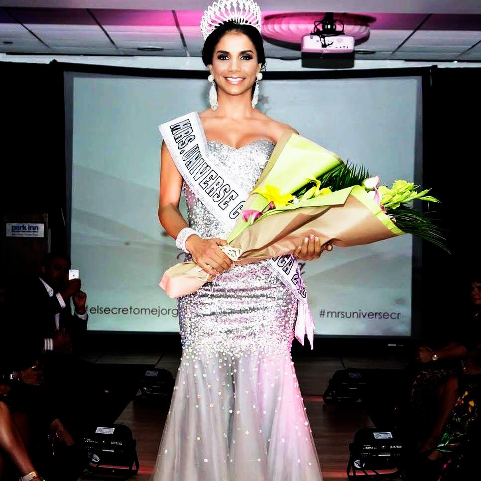 JUEVES12-10 karol Uzuga