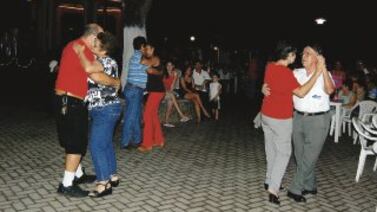 Disfrute de una noche llena de ritmo con una gran variedad de orquestas