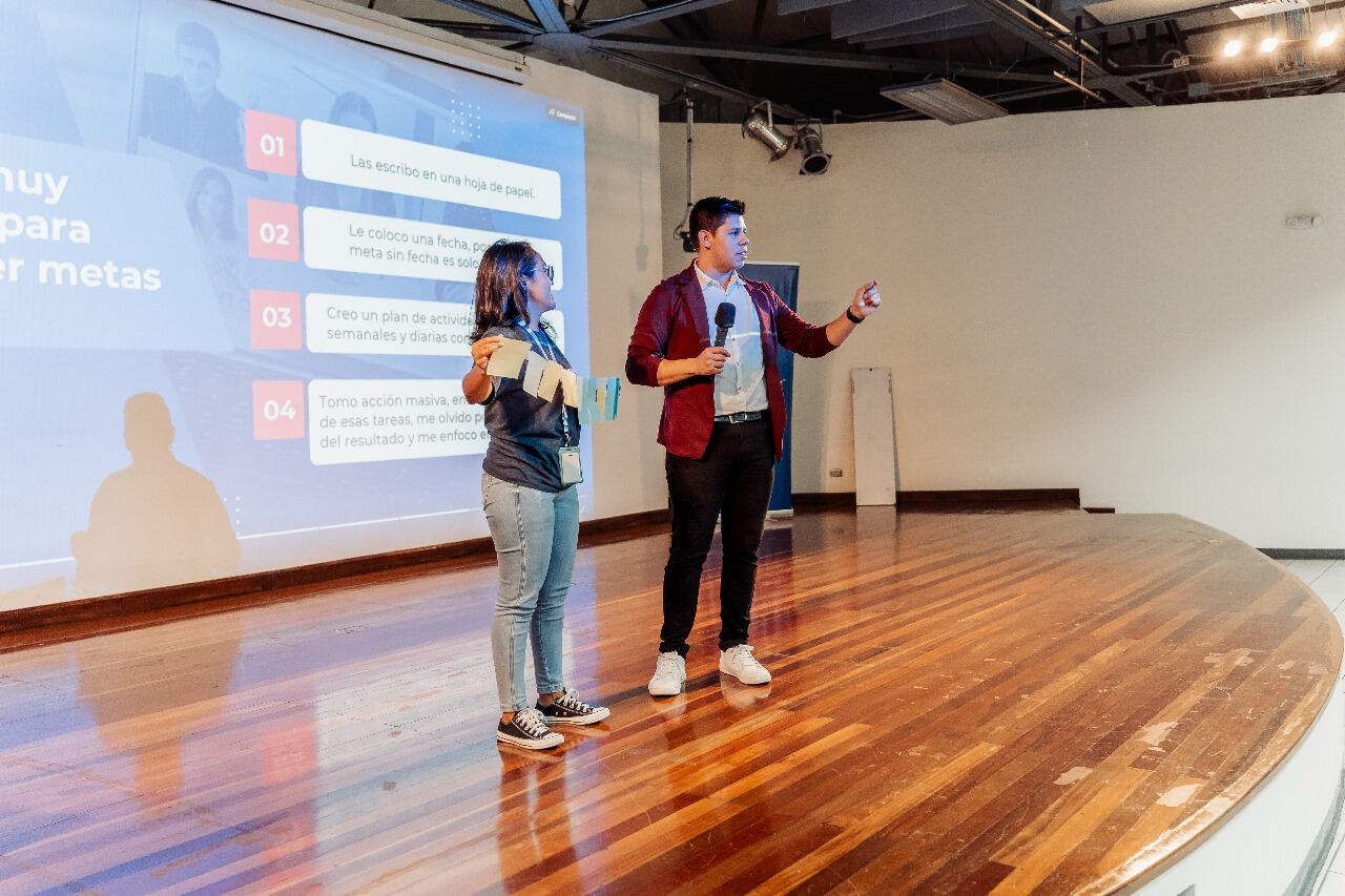 ANSELMO SANTELIZ CONFERENCISTA