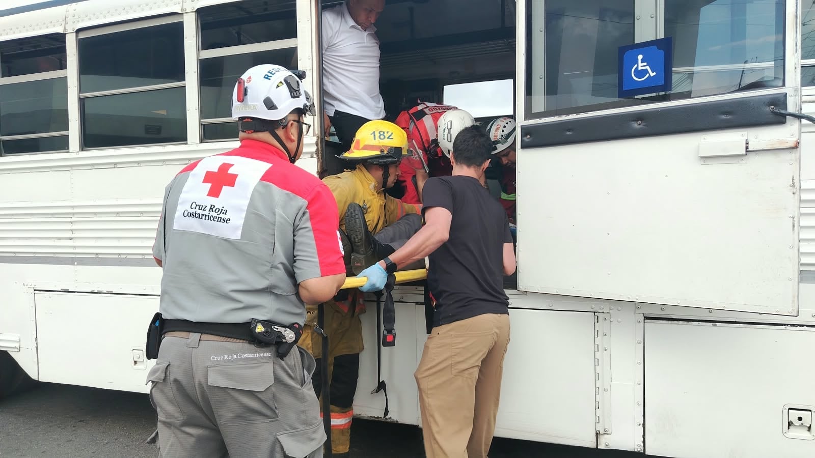 Cinco personas resultaron heridas en un accidente en Cartago