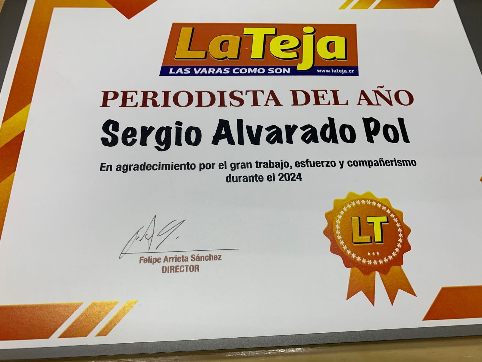 Sergio Alvarado Pol, un apasionado del periodismo prácticamente desde que nació, fue elegido este 2024 con el máximo galardón editorial de La Teja, Periodista del Año.