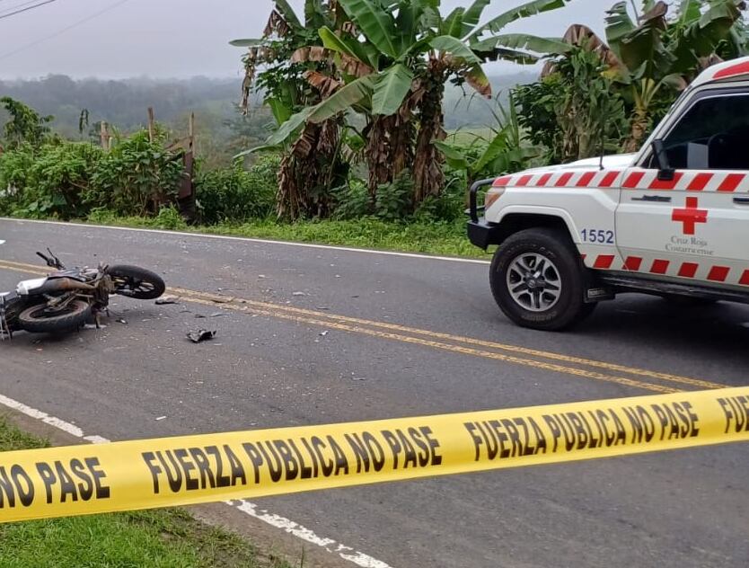 Un pistero falleció cuando iba para su casa y chocó contra un camión