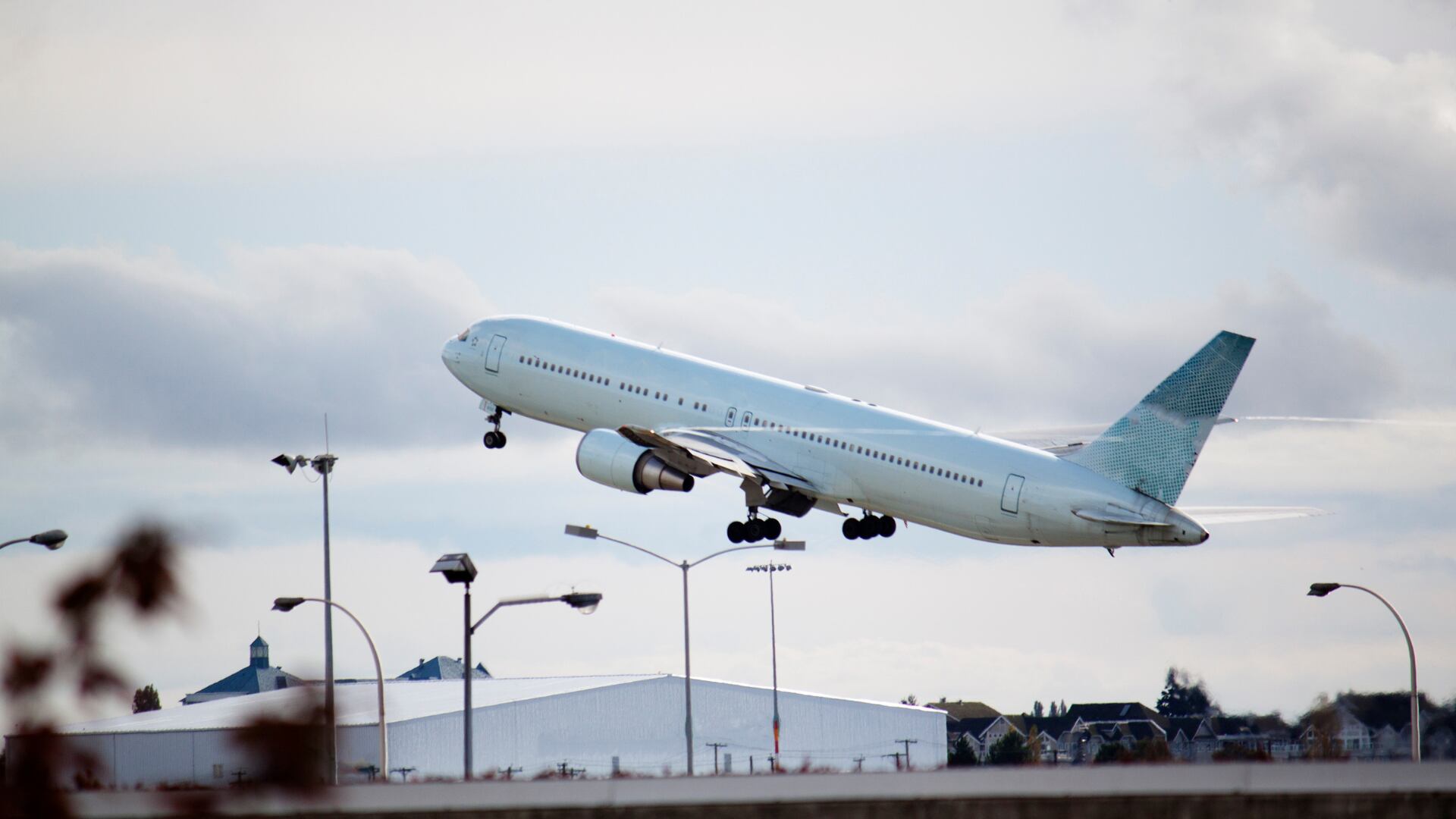 Gobierno de EE. UU. amenaza a México con suspender vuelos por incumplimientos en el aeropuerto Benito Juárez