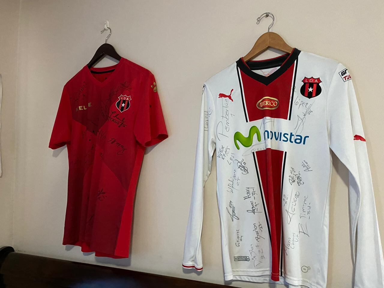 Andrés Rojas, aficionado manudo dueño de la página Fiebre Rojinegra. Cortesía.