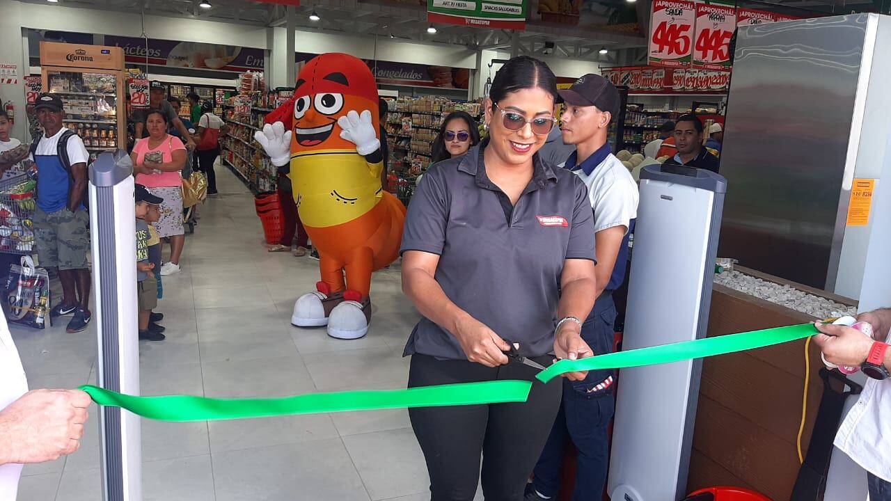 Lilliam Torrentes Estrada dejó toda su vida en La Cruz, Guanacaste, hace 23 años, en busca de un mejor futuro económico en San José. A mediados del pasado mes de marzo regresó a ese cantón guanacasteco con el título universitario bajo el hombro y trabajo fijo