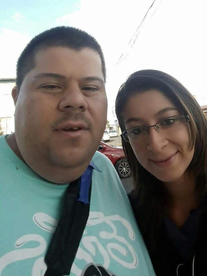 Roberto Solano y su hija Kimberline, esta fue la última foto que se tomaron, tan solo cuatro días antes del incendio que cobró la vida de la muchacha. Foto: Roberto Solano para La Teja