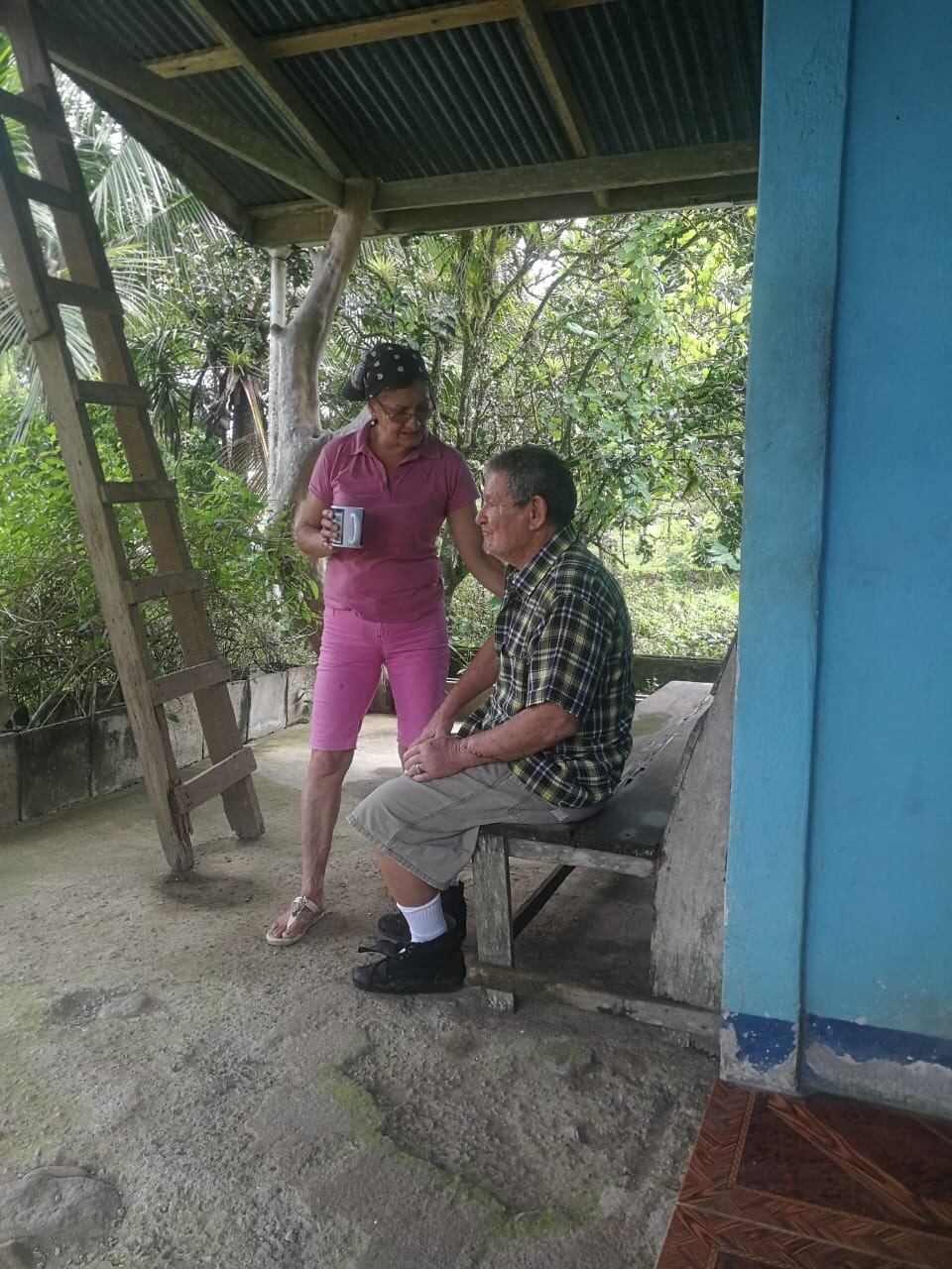 Maleantes atacan a machetazos a señor de 81 años en Upala. Fotos Edgar Chinchilla.