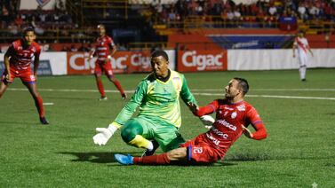 Vea el insólito regalo del Herediano para ir perdiendo de forma fea en San Carlos