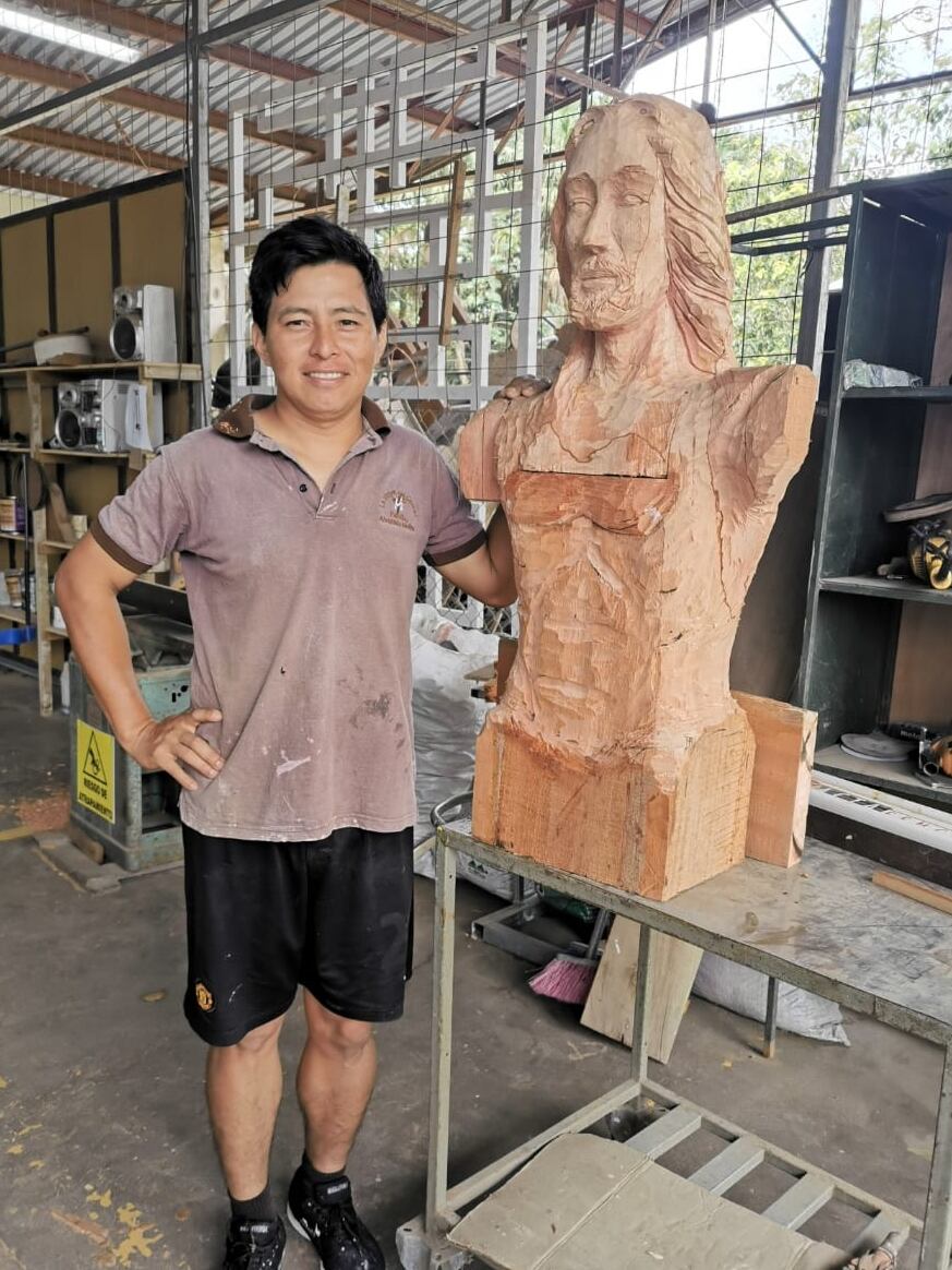 Álvaro Alvarado Espinoza, vecino de Katira de Guatuso en San Carlos hizo una escultura de Cristo en tiempos de coronavirus