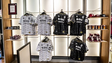 Tiktoker mexicano opinó y dijo algo que lamenta sobre la nueva camisa de Saprissa