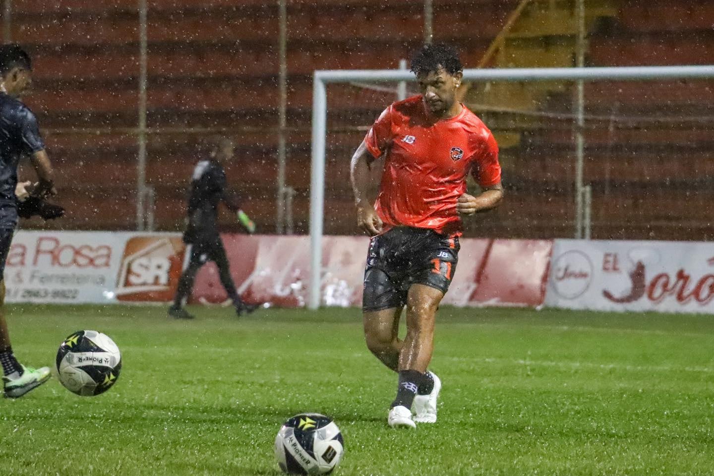 Michael Barrantes se convirtió en una pieza vital para Luis Fernando Fallas en Puntarenas FC. Foto: Prensa PFC.