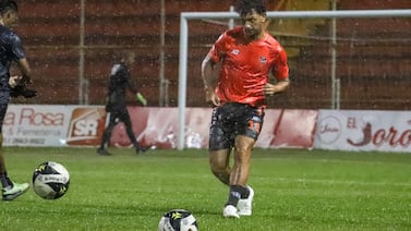 Michael Barrantes: Presidenta y dueño del club están en desacuerdo con su posible salida