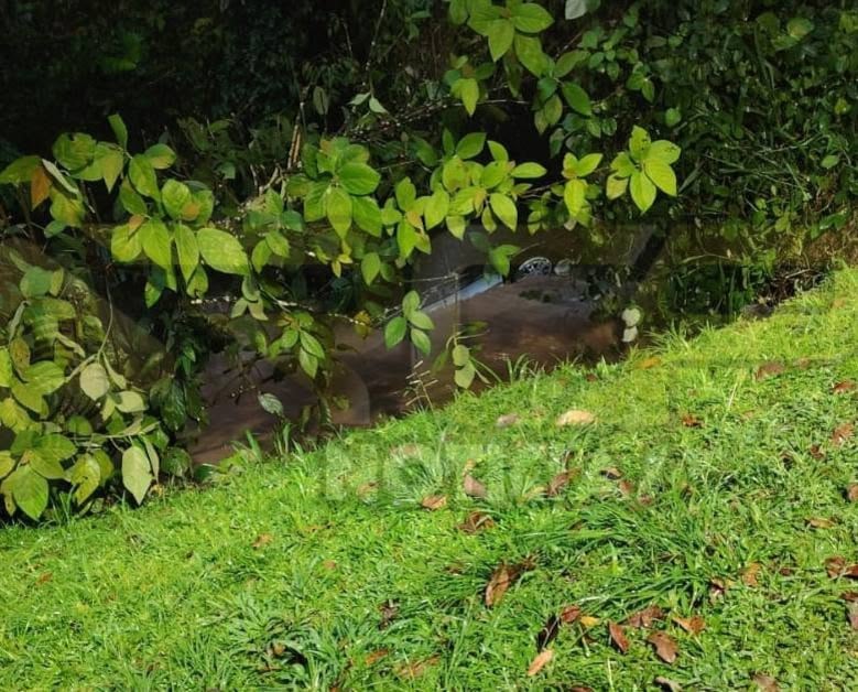 Randy Rodríguez Paniagua, de 22 años, Ronald David Arana Rodríguez, de 20 años, y José Daniel Araya Arana, de 19 años los fallecidos en La Fortuna de San Carlos, al caer en un guindo de 5 metros de profundidad. Foto: RCP Noticias