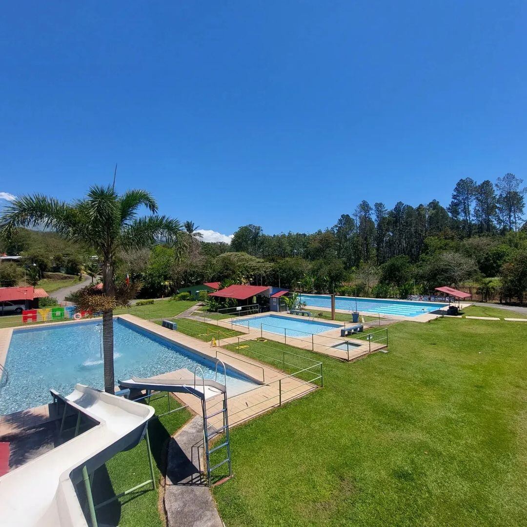 Balneario la Joya ofrece una piscina para las mascotas.