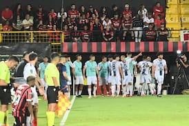 ¡Alarma en el Morera Soto! El factor que jugadores de Alajuelense no pudieron ocultar tras dos caídas seguidas