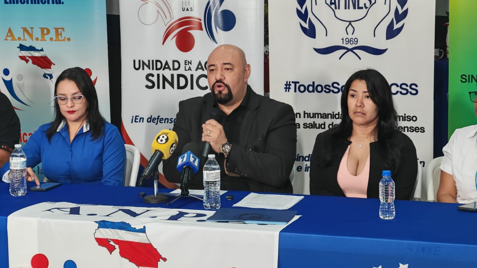 Sindicatos convocaron a conferencia este martes para referirse sobre declaraciones dadas por jerarcas de la CCSS sobre el tema de la huelga por retraso en pagos salariales. Foto: SINAE Afines.