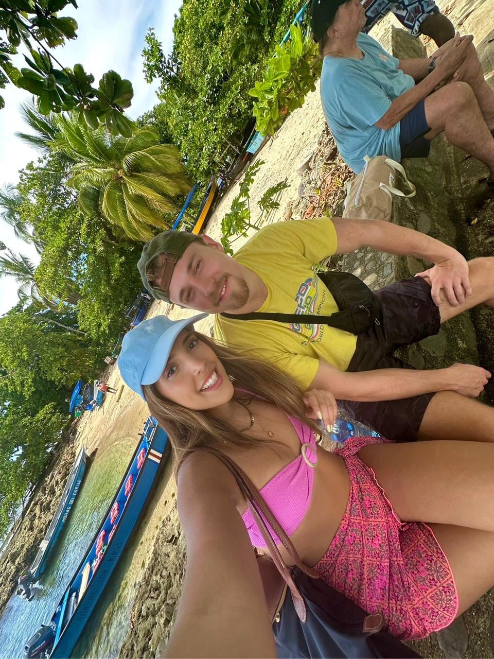 Nicole Semaan Jara, de 29 años y Noa Daniel Gray, de 27 años mantenían una relación de noviazgo hace un año aproximadamente, ellos murieron en un deslizamiento cuando hacían senderismo en Sarchí. Foto: Camila Semaan para La Teja