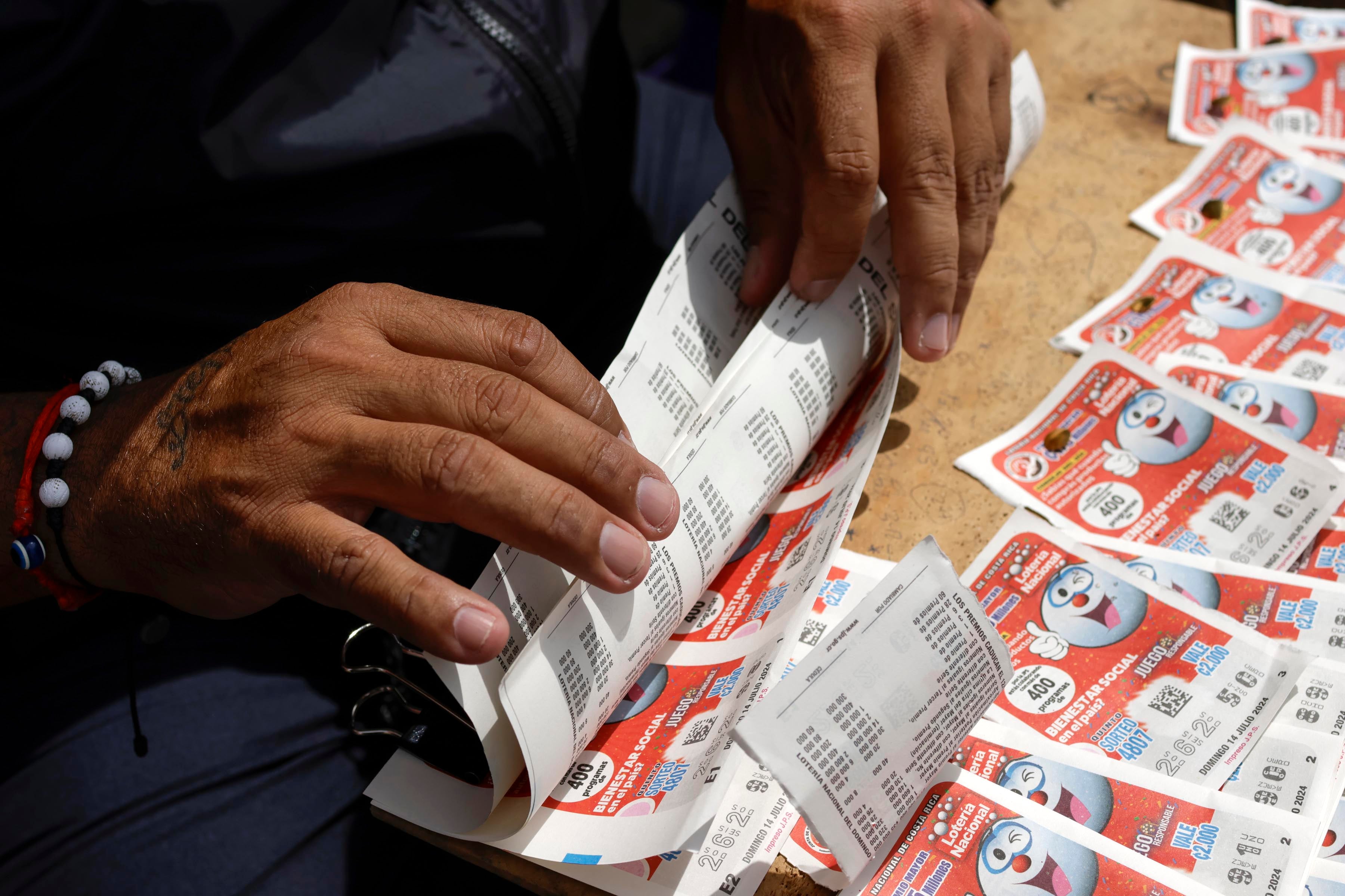Recorrido por ventas de lotería en San José