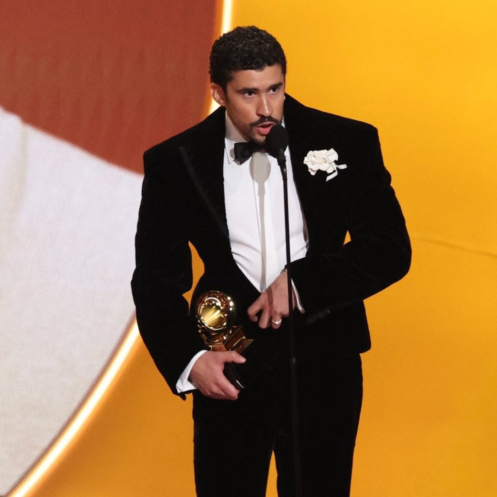Bad Bunny recibe el Grammy a Mejor Álbum de Música Urbana en Los Ángeles.