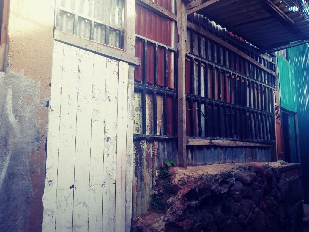 Emily Espinoza y sus cinco hijos viven en condiciones muy difíciles, en la ciudadela León XIII, en Tibás.